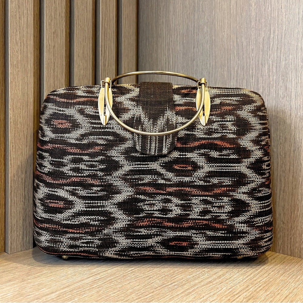 👜 Vintage Brown Woven Box Bag – Gold Handle – Mid Century Inspired